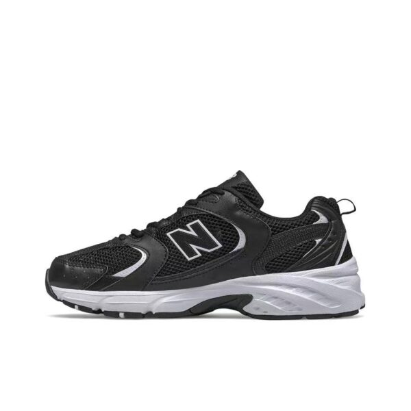  סניקרס ניו באלאנס NEW BALANCE 530 BLACK & WHITE
