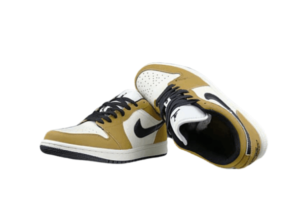 נעלי נייק-NIKE AIR JORDAN 1 LOW -FLAXEN-BLACK LOGO-WHITE