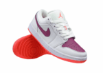 נעלי נייק-NIKE AIR JORDAN 1 LOW -WHITE-PURPLE LOGO