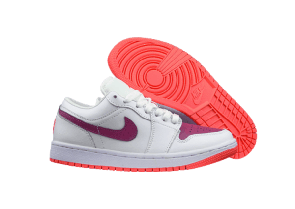 נעלי נייק-NIKE AIR JORDAN 1 LOW -WHITE-PURPLE LOGO