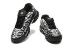 נעלי נייק- NIKE AIR MAX PLUS DRIFT Black White