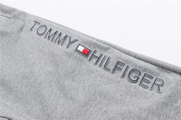 טומי הילפיגר-TOMMY SUIT- Zumthor