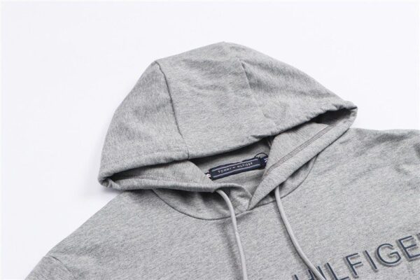 טומי הילפיגר-TOMMY SUIT- Zumthor